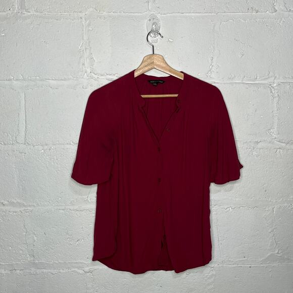 Banana Republic Women's V-Neck Short Sleeve Burgundy Button Blouse Size Medium - Picture 1 of 6
